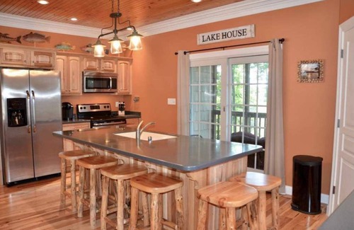 Jamestown House | FALL DATES OPEN🚤 🎉81 FIVE ⭐️ Reviews Golden Tee Golf, Ping Pong, Foosball table