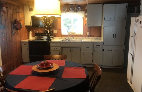 Alanson Cottage | Fall Foliage Getaway on Pickerel Lake – Cozy Cottage Retreat