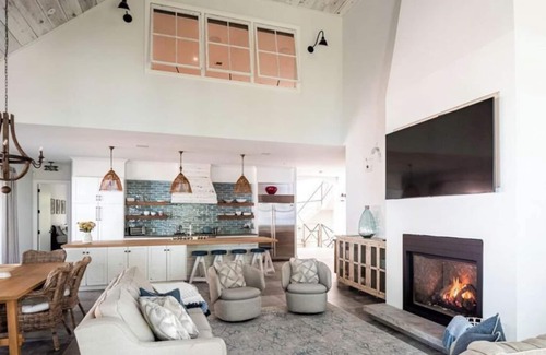 Wainfleet House | Fall Getaway- Luxe Lake House Private beach, lush greenery, family friendly .