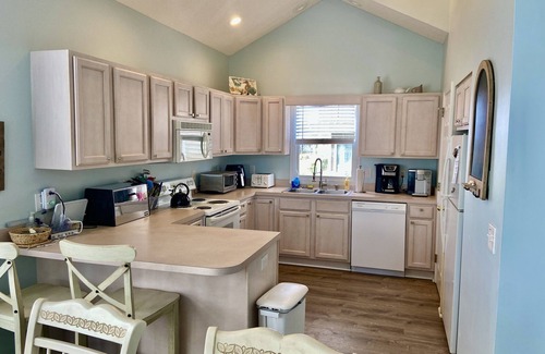 Ocean Isle Beach House | FALL GETAWAYS! - CLOSE BEACH ACCESS - Beautiful Island Park 4 Bedroom Home