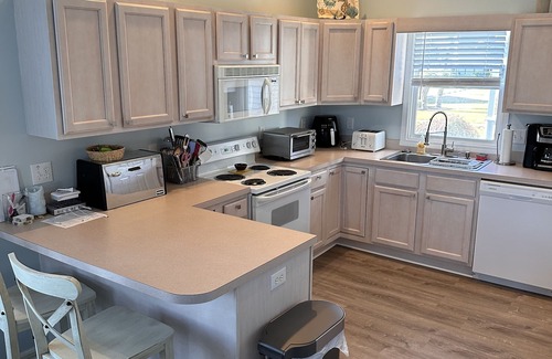 Ocean Isle Beach House | FALL GETAWAYS! - CLOSE BEACH ACCESS - Beautiful Island Park 4 Bedroom Home