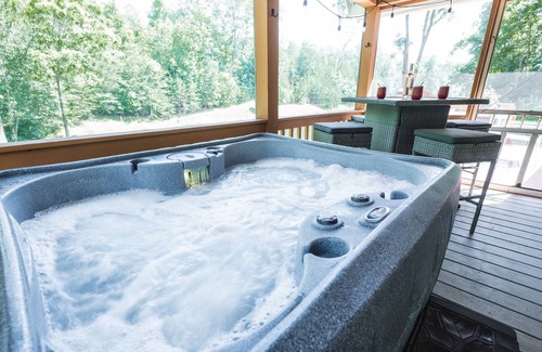 Morganton Cabin | Fall In Blue Ridge! Water View-Hot Tub-Cozy Fire!