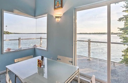 New Prague Cabin | Fall is absolutely beautiful on Cedar Lake!! Best time of year. Save Weekdays!