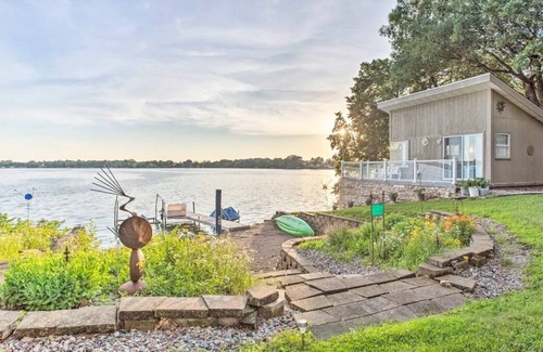 New Prague Cabin | Fall is absolutely beautiful on Cedar Lake!! Best time of year. Save Weekdays!