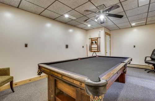 Crellin House | Fall Leaves, Jacuzzi and Games in Maryland Mountains
