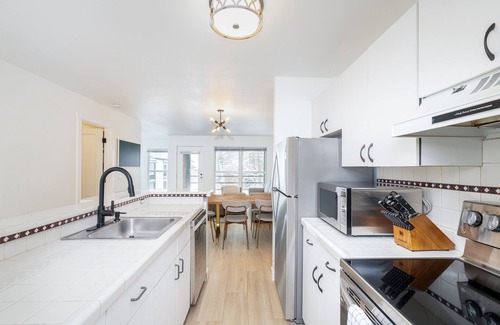 Telluride Condo | Fall Line-Pine St Charmer by Curate Telluride-Hot Tub, NEW Remodel, Walk to Ski.
