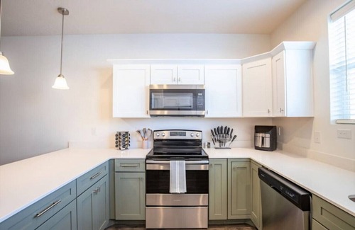 Lehi House | FALL SALE! Lehi Oasis/Fully Stocked Kitchen/Garage