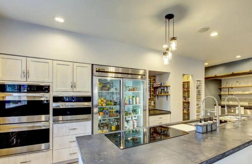 Fair Oaks House | Fall & Winter discounts! Enjoy the hot tub and fire pit!