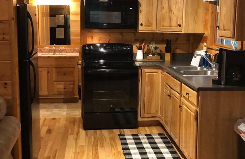 Logan Cabin | Fallen Leaf Cabin-Secluded and peaceful cabin in the Hocking Hills