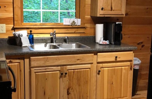 Logan Cabin | Fallen Leaf Cabin-Secluded and peaceful cabin in the Hocking Hills