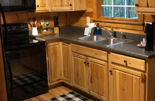 Logan Cabin | Fallen Leaf Cabin-Secluded and peaceful cabin in the Hocking Hills