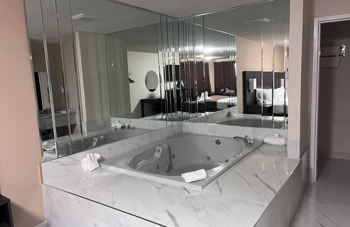 Fallsview Hotel | Falls Lodge and Suites