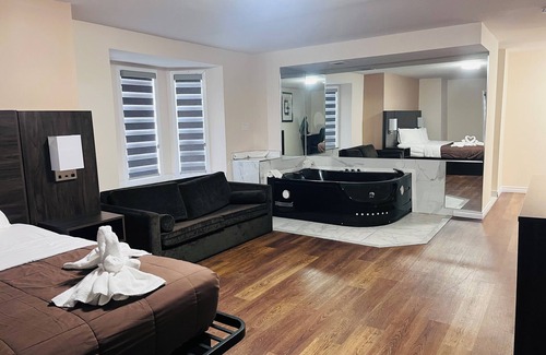 Fallsview Hotel | Falls Lodge and Suites