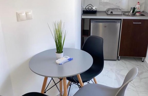 Sarvar Apartment | Família Apartmanház