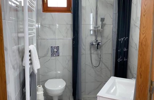 Sarvar Apartment | Família Apartmanház