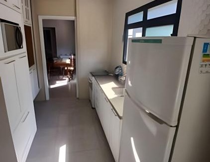 Itarare Apartment | Família feliz – Wi-Fi rápido, a 1 min da praia