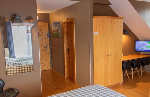Seeboden Bed & Breakfast | Familienzimmer mit Separater Toilette und Bad und Balkon - Pension Kärnten