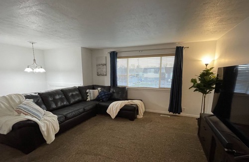 Taylorsville House | Fam & pet friendly next to park