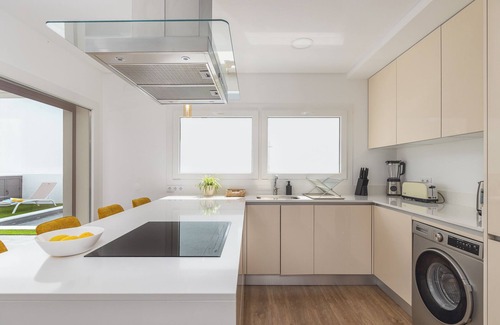 Charneca de Caparica e Sobreda House | Family house with pool & garden