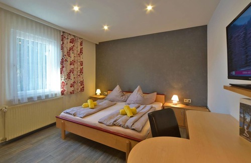 Seeboden Cottage | Familienzimmer Bergblick Komfort - Pension Linder