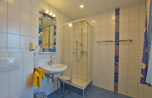 Seeboden Cottage | Familienzimmer Bergblick Komfort - Pension Linder