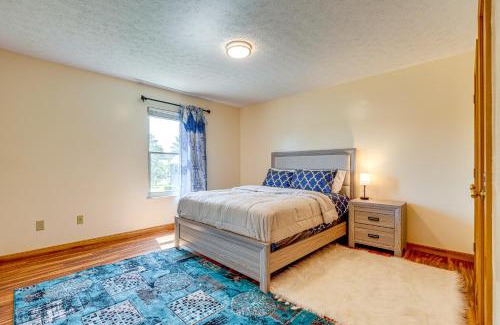 Gahanna House | Families Welcome Lake-View Home, 2 Mi to Gahanna!