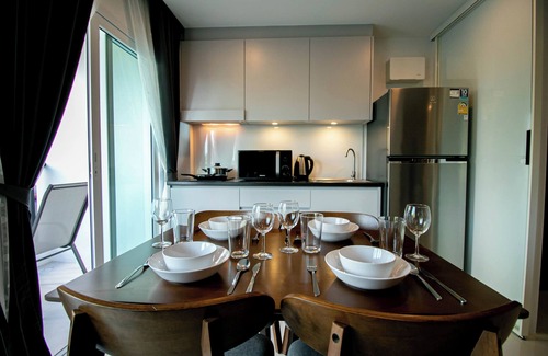 Kram Condo | Family 2bdrm w/Kichen, High speed Wi-Fi, balcony
