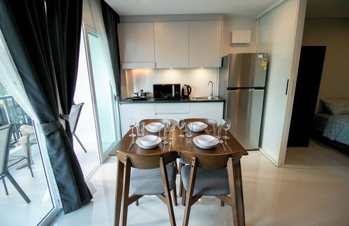 Kram Condo | Family 2bdrm w/Kichen, High speed Wi-Fi, balcony