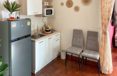 Pom Prap Sattru Phai Apartment | Family and Friend cozy space, 2 Large beds! nBelivin99 Chinatown