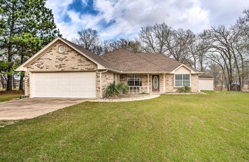 Alba House | Family Alba Home with Boat Dock on Lake Fork!