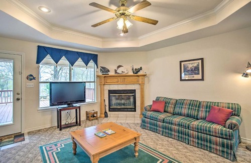 Alba House | Family Alba Home with Boat Dock on Lake Fork!