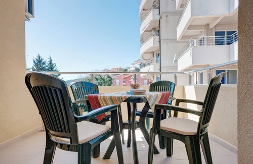 Petrovac Apartment | Family and couple-friendly apartment in Petrovac with the view.