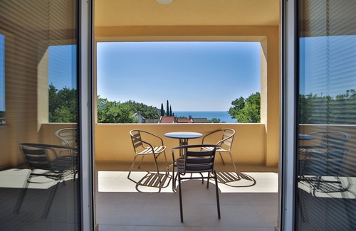 Petrovac Apartment | Family and couple-friendly apartment in Petrovac with the sea view