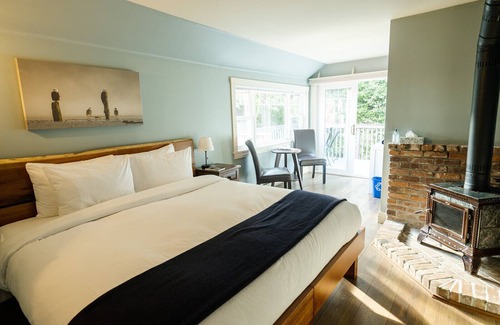 Bamfield Cabin | Family and Friend Gatherings at a Private Lodge