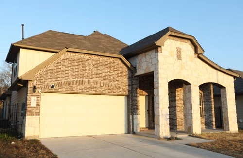 Georgetown House | Family and group friendly large, spacious modern home in Leander