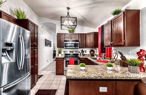 Foothills House | Family and Senior-Friendly VERY Private Home. FREE Heated Pool & Hot Tub!
