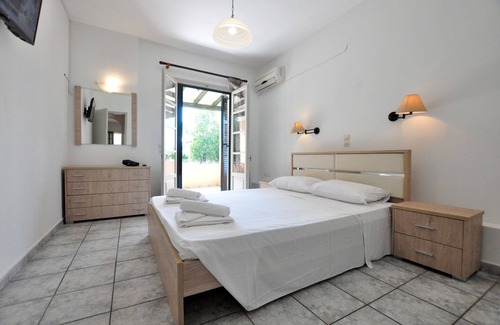 Acharavi Hotel | Family apartment complex 200 meters from the beach & 600 meters from the resort