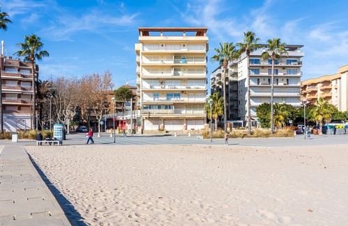 Torredembarra Apartment | Family apartment with the beach only a step away