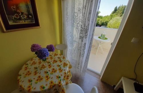 Kaluđerac Apartment | Family apartment Garden and Sea
