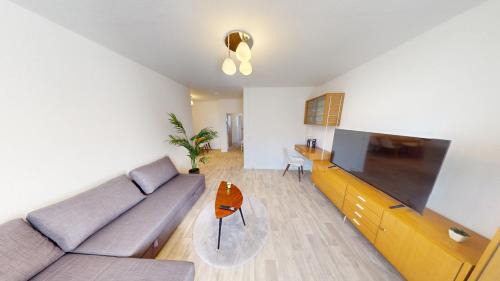 Helbersdorf Apartment | Family-Apartment mit Balkon und WLAN