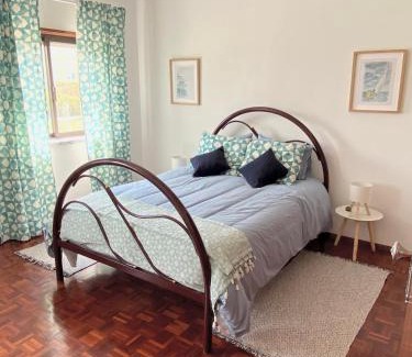 Torres Vedras Apartment | Family Apartment with Balcony, 5 min from the Beach