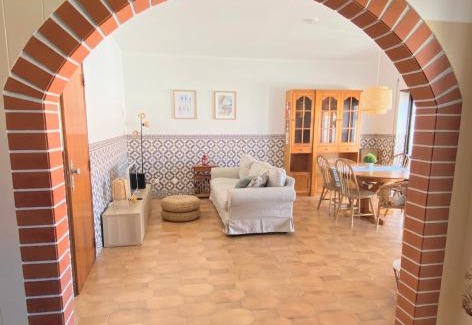 Torres Vedras Apartment | Family Apartment with Balcony, 5 min from the Beach