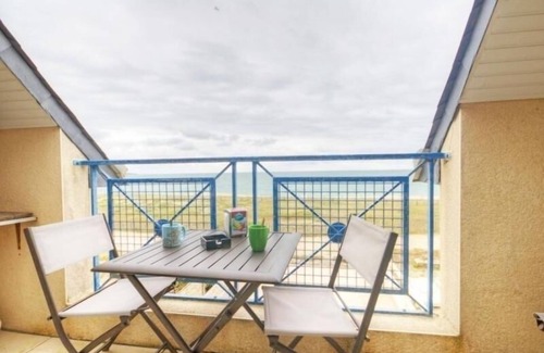 La Turballe Apartment | Family apartment with parking, sea view balcony, close to beaches