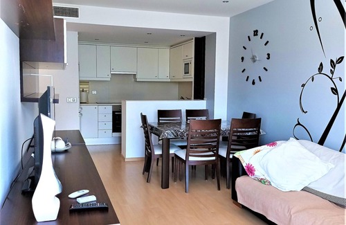 Castello d'Empuries Apartment | Family Apartment with Garden, Pool, and AC near La Rubina Beach