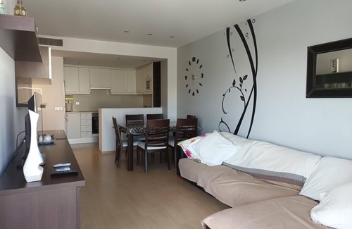Castello d'Empuries Apartment | Family Apartment with Garden, Pool, and AC near La Rubina Beach