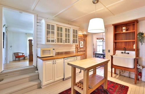 Ayers Cliff House | Family Autumn House in the ❤️ of the Eastern Townships