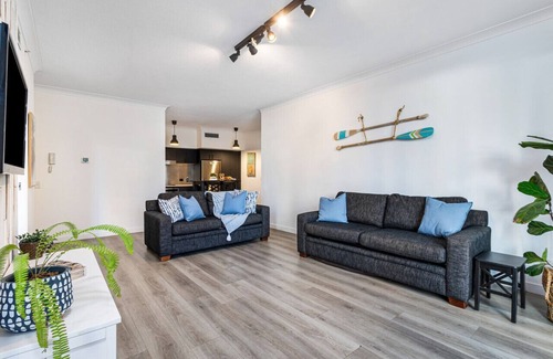 Surfers Paradise Apartment | 'Family Beach Getaway' by Inn Paradise
