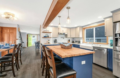 Devon House | Family Beach Getaway! Walk out the door and onto the beach! Lots to do nearby!
