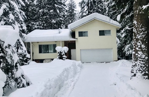 Swansea Point House | Family beach home on Mara Lake