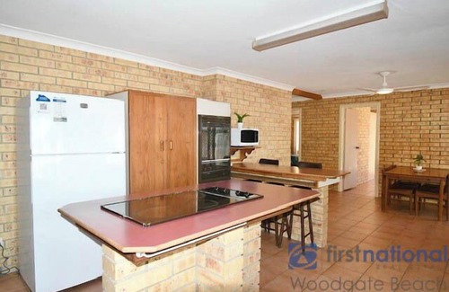 Woodgate House | Family Beach House 1 street from the beach.